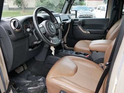 Used 2016 Jeep Wrangler Unlimited Sahara AWD/4WD image 12