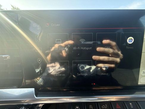 Used 2022 GMC Sierra 1500 Elevation image 18