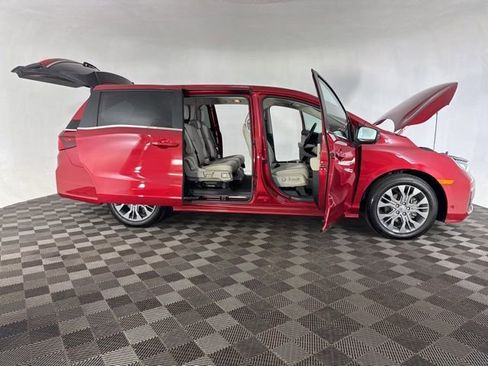 Used 2025 Honda Odyssey Touring image 17