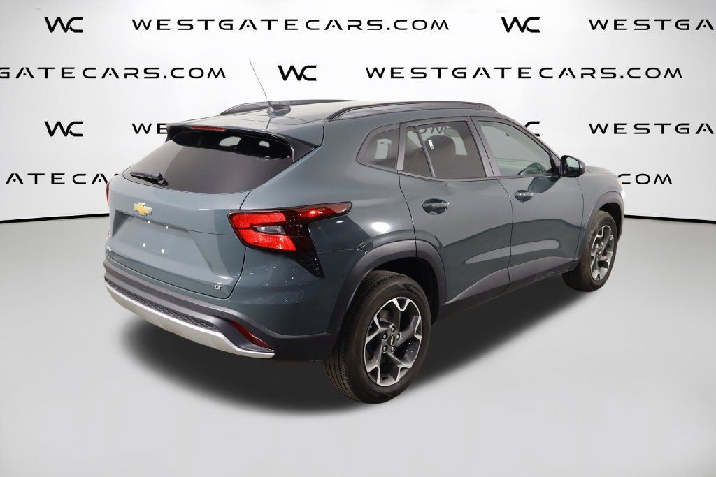 Used 2025 Chevrolet Trax LT w/ Sunroof Package FWD image 44