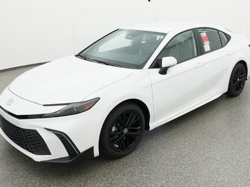 Used 2026 Toyota Camry SE FWD image 33