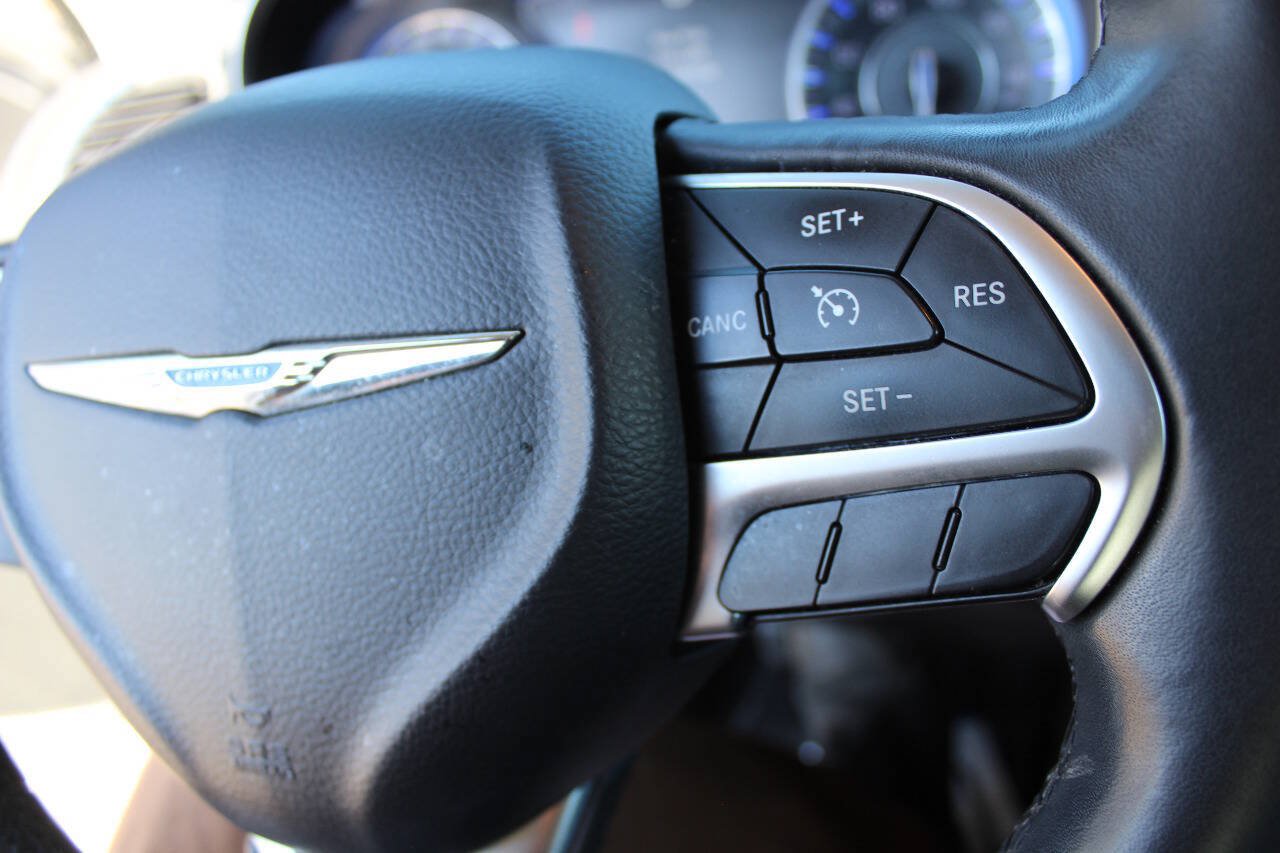 Used 2016 Chrysler 300 Limited AWD/4WD image 10