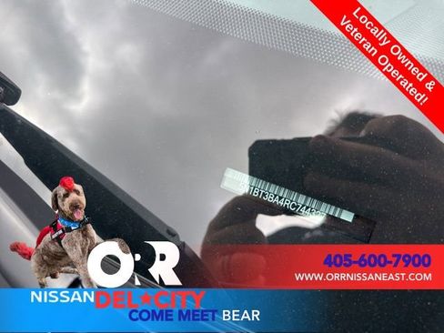 Used 2024 Nissan Rogue SV image 2