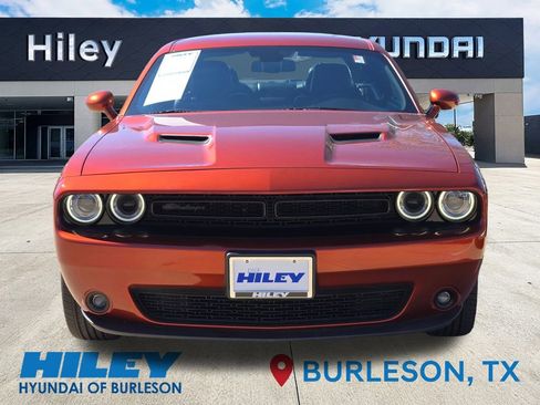 Used 2022 Dodge Challenger SXT w/ Plus Package image 6