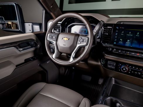 Used 2025 Chevrolet Silverado 2500 LTZ w/ LTZ Premium Package AWD/4WD image 6