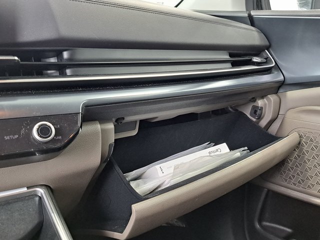 Used 2025 Kia Carnival FWD image 18