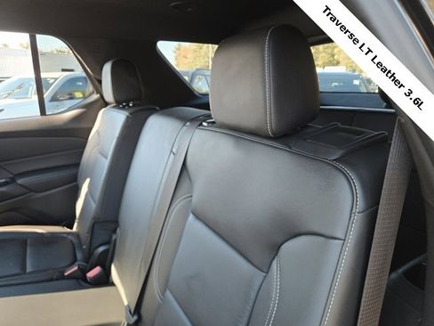 Used 2022 Chevrolet Traverse LT w/ LT Premium Package image 12