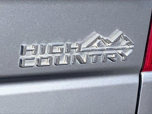Used 2022 Chevrolet Silverado 1500 High Country w/ Technology Package image 10
