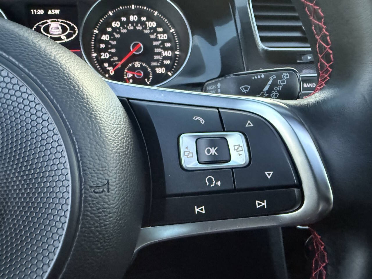 Used 2017 Volkswagen GTI SE FWD image 23