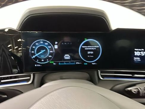 Certified 2025 Hyundai Elantra SEL FWD image 18