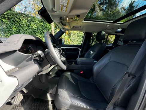 Used 2023 Land Rover Defender 110 S image 9