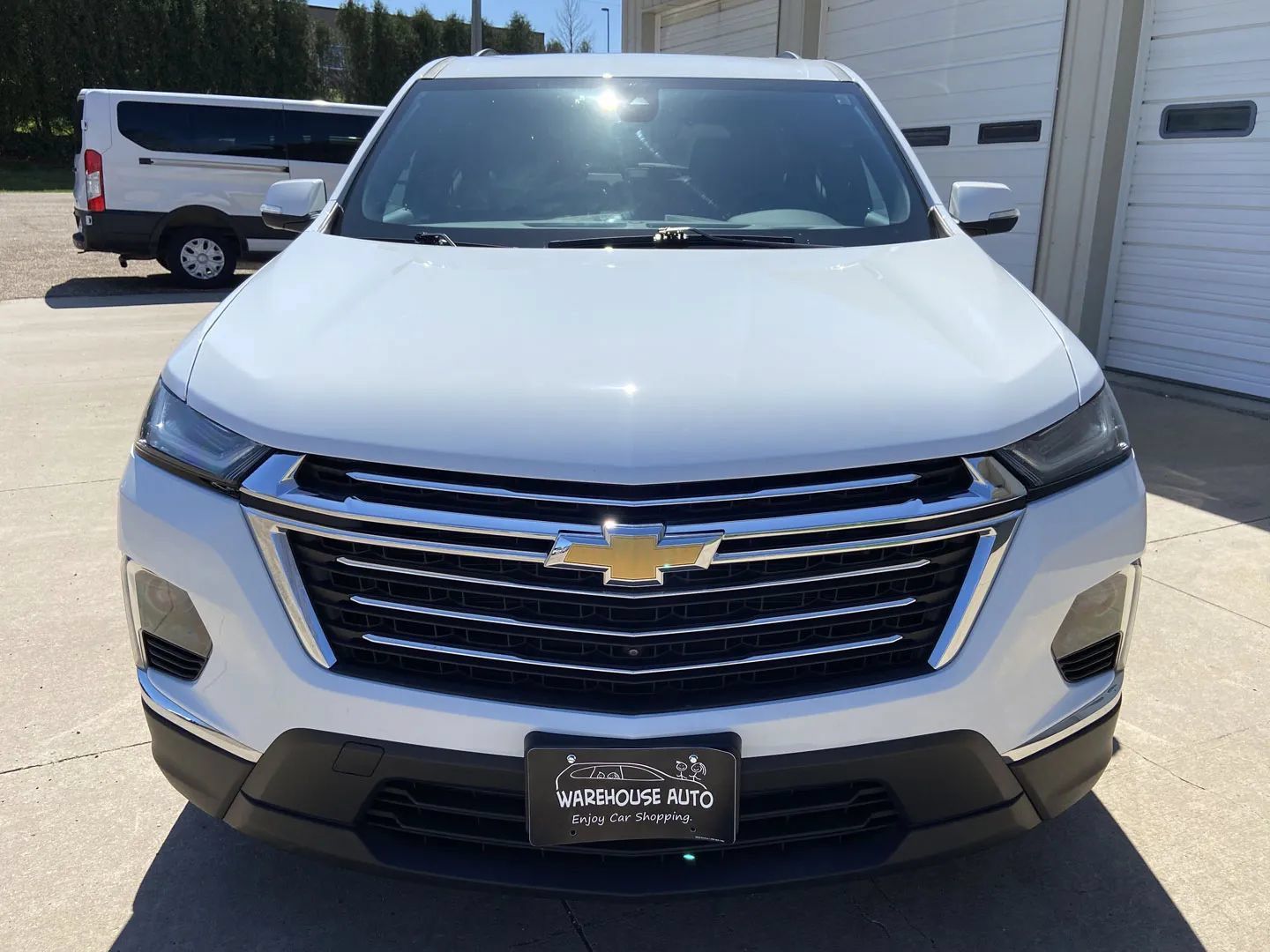 Used 2023 Chevrolet Traverse LT w/ LT Premium Package AWD/4WD image 3