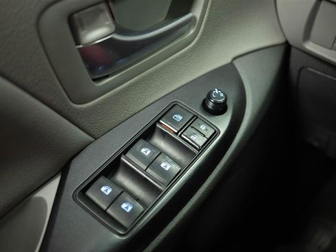Used 2017 Toyota Sienna LE w/ Preferred Accessory Package FWD image 27