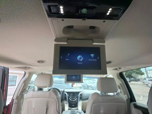 Used 2018 Cadillac Escalade ESV Luxury RWD image 36