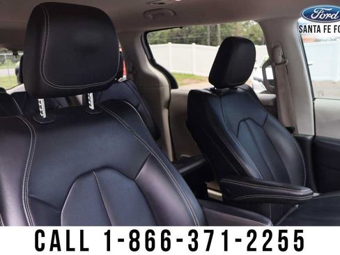Used 2023 Chrysler Pacifica Touring-L FWD image 30