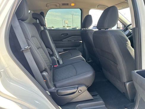 Used 2024 Nissan Pathfinder SV FWD image 15