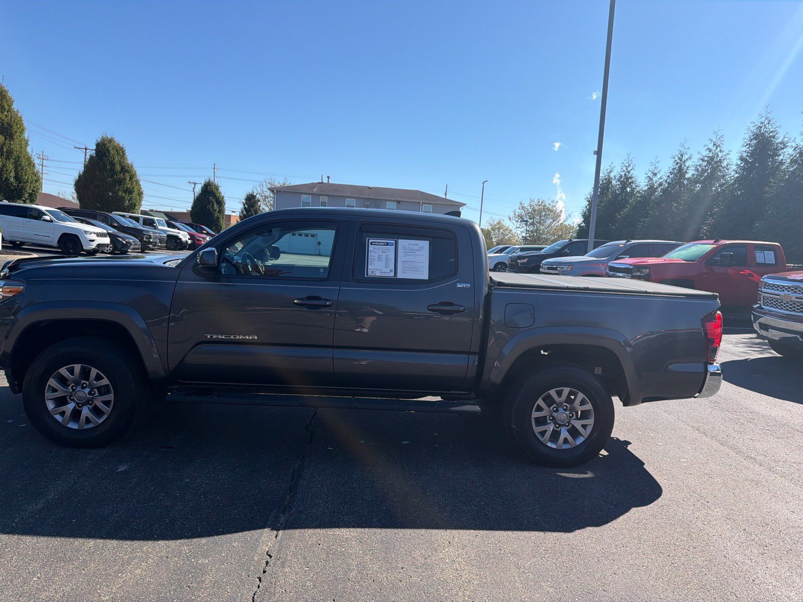 Used 2018 Toyota Tacoma SR5 AWD/4WD image 2