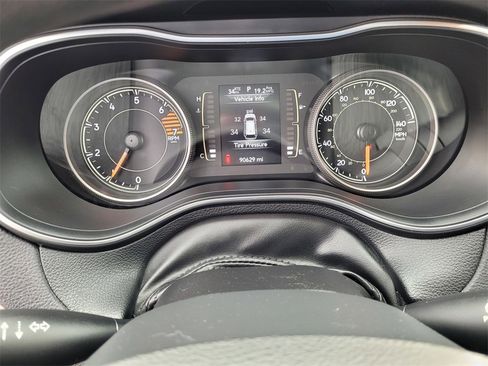 Used 2019 Jeep Cherokee Latitude w/ Popular Appearance Group image 24