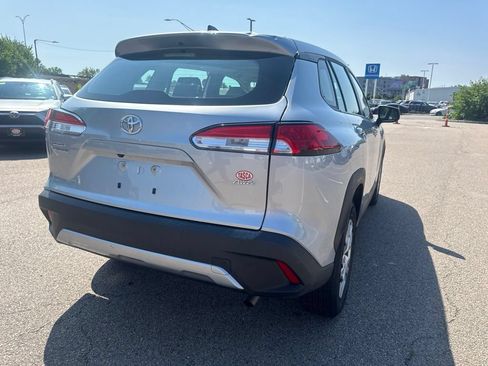 Used 2025 Toyota Corolla Cross L AWD/4WD image 8