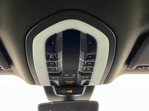 Used 2020 Porsche Macan image 13