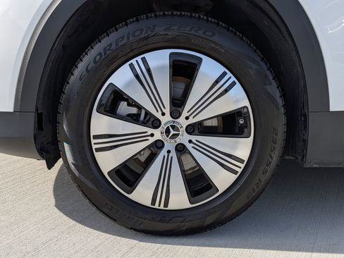 Used 2023 Mercedes-Benz EQB 300 4MATIC w/ Exclusive Package image 9