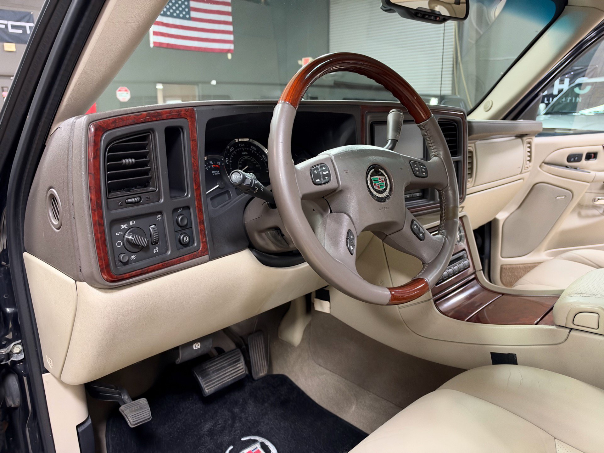 Used 2005 Cadillac Escalade EXT AWD/4WD image 23