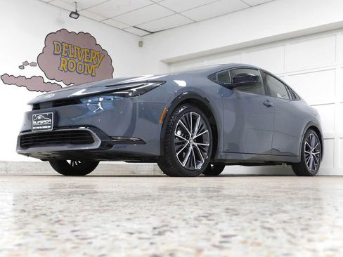 Used 2024 Toyota Prius XLE image 9