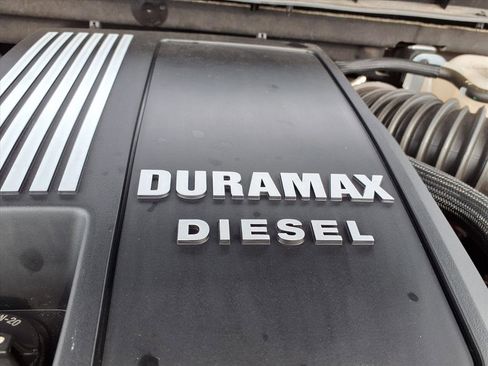 Used 2024 Chevrolet Tahoe Premier image 2