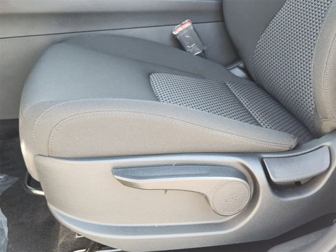 New 2025 Kia Sportage LX image 21