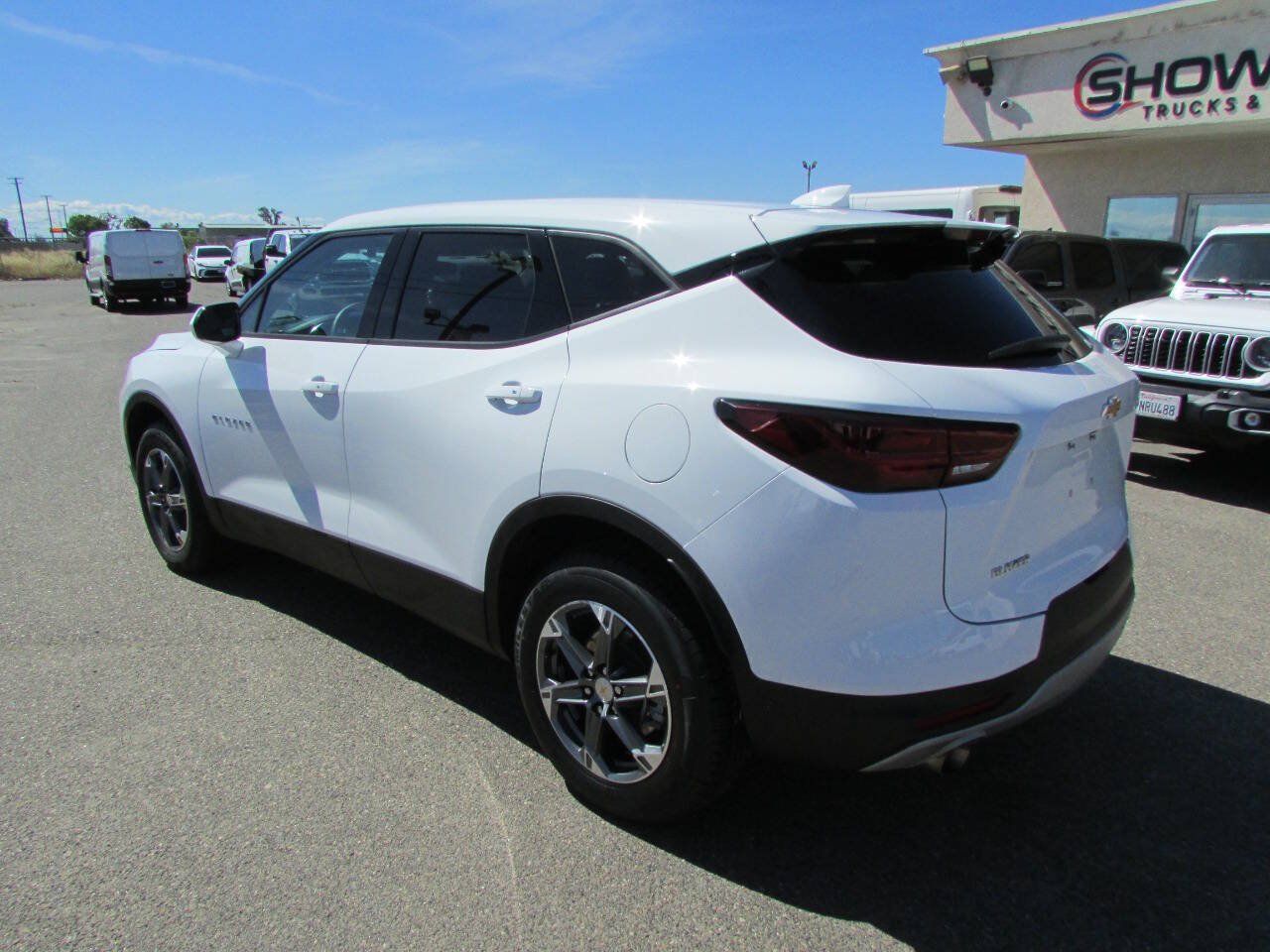Used 2025 Chevrolet Blazer LT FWD image 9