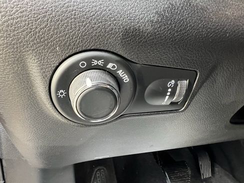 Used 2023 Jeep Compass Sport image 27