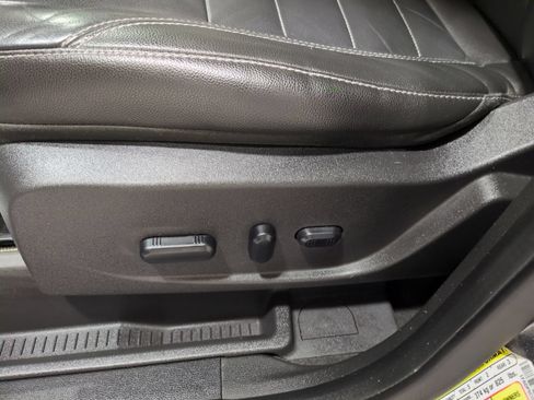 Used 2013 Ford C-MAX Energi SEL FWD image 16