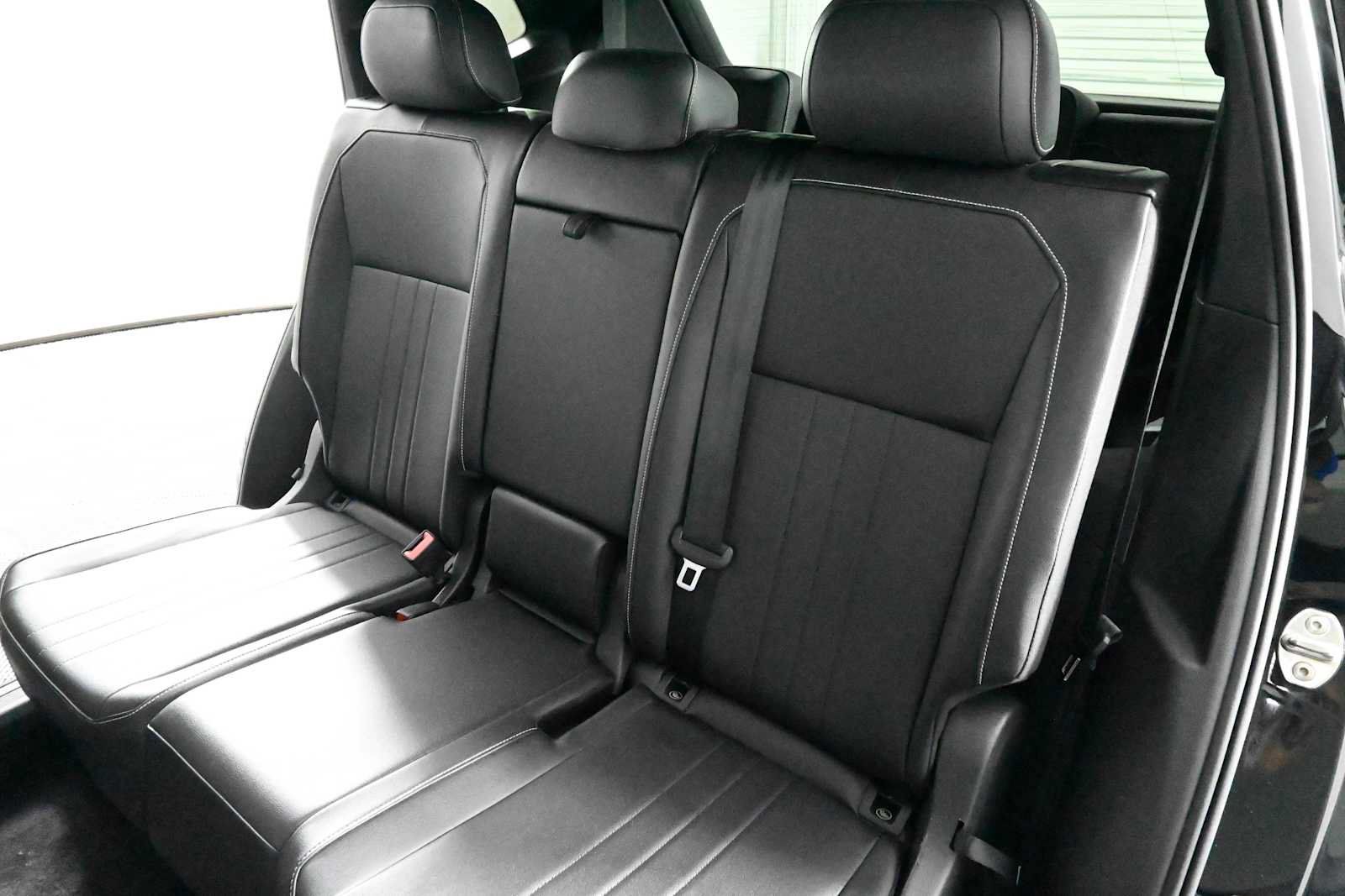 Certified 2023 Volkswagen Tiguan SE R-Line FWD image 13