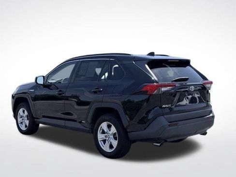 Used 2021 Toyota RAV4 LE w/ Carpet Mat Package (TMS) AWD/4WD image 9