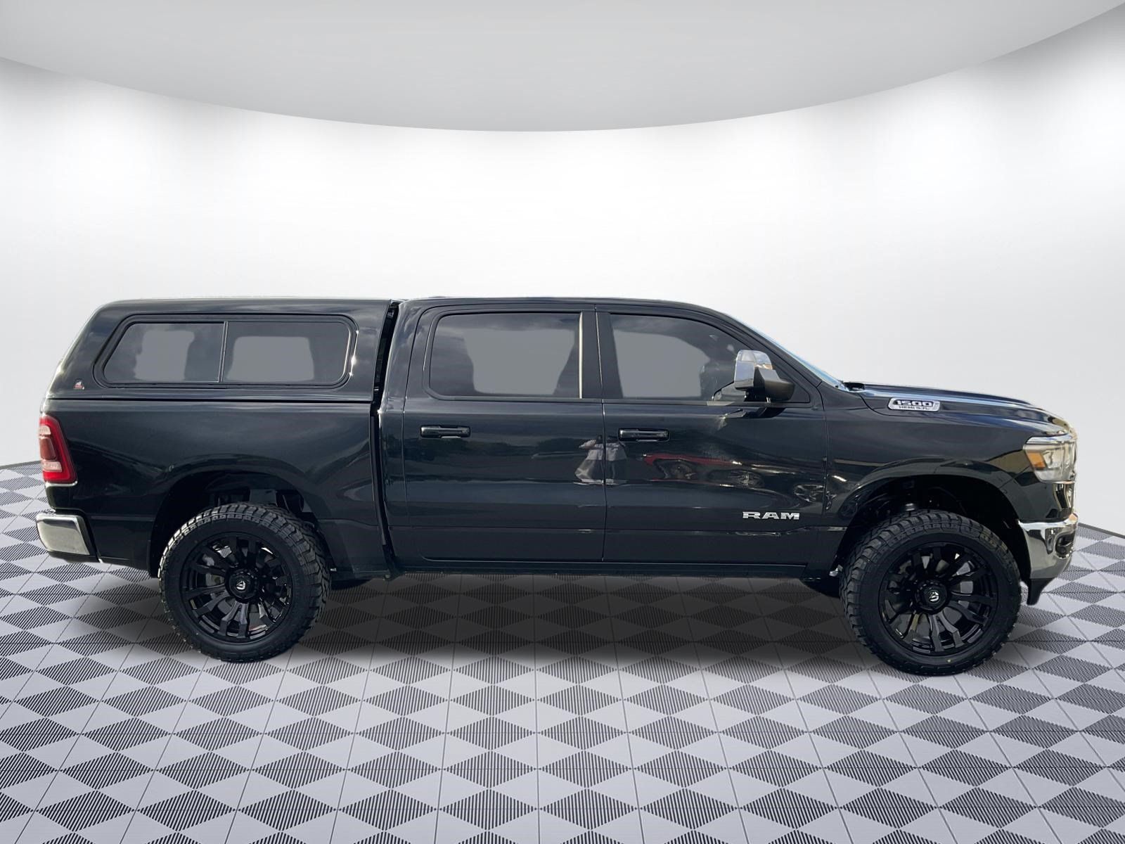 Used 2023 RAM 1500 Laramie AWD/4WD image 2
