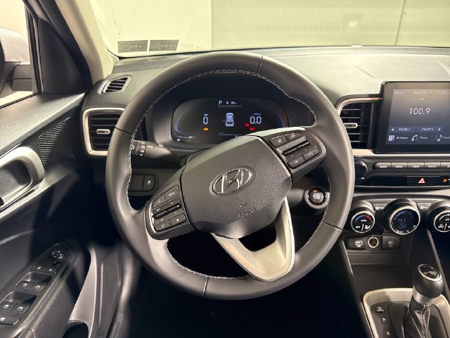 Used 2024 Hyundai Venue SEL FWD image 24