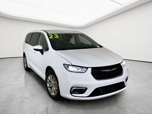Used 2023 Chrysler Pacifica Touring-L AWD/4WD image 50