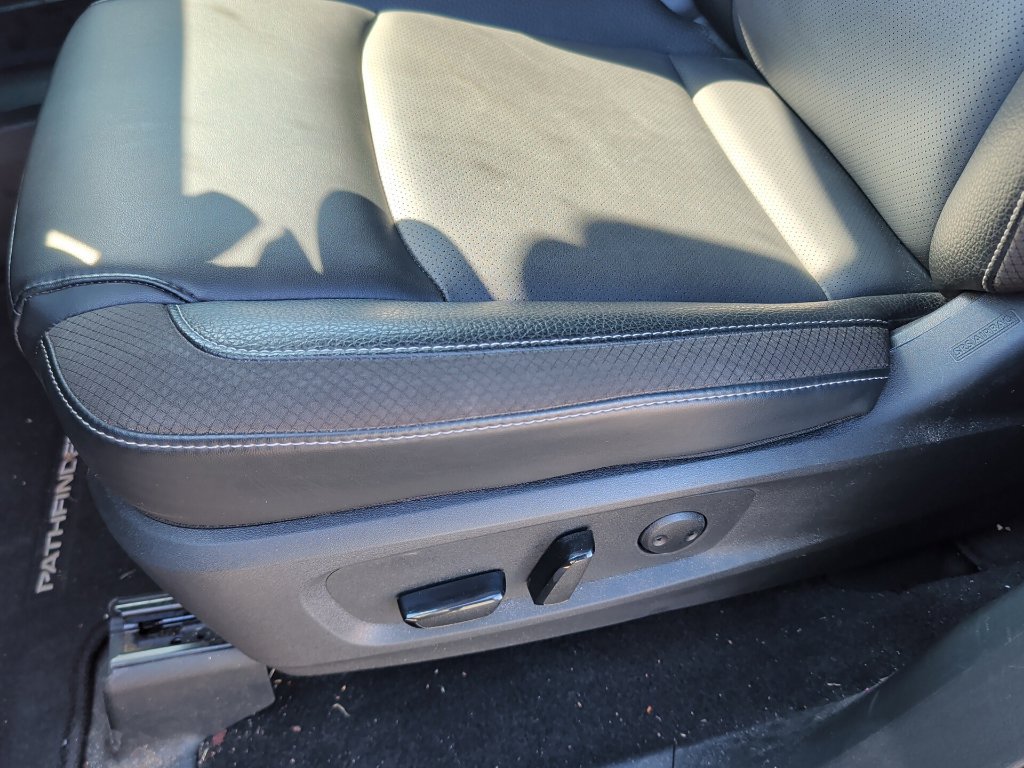 Used 2026 Nissan Pathfinder SL FWD image 9