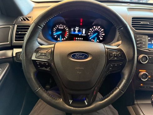 Used 2018 Ford Explorer XLT image 14