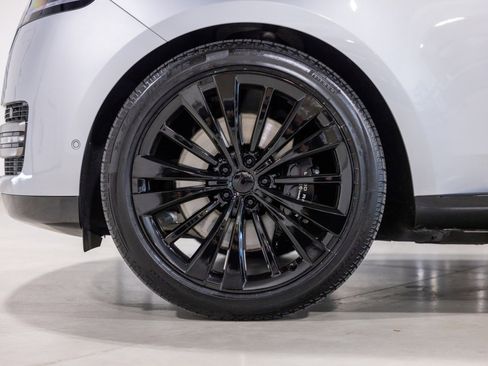 Used 2025 Land Rover Range Rover SE image 19