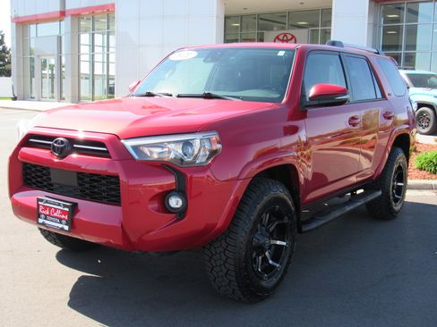 Used 2021 Toyota 4Runner SR5 Premium w/ Moonroof Package AWD/4WD image 2