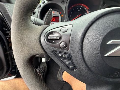 Used 2020 Nissan 370Z NISMO RWD image 18