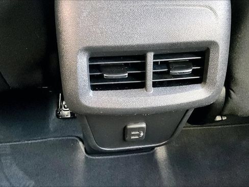 Used 2019 Chevrolet Equinox LT FWD image 11
