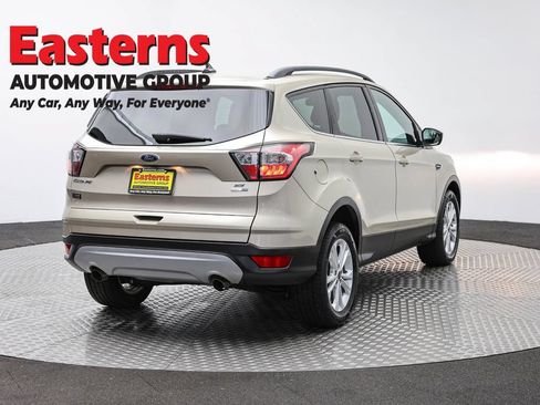Used 2018 Ford Escape SE w/ SE Sync 3 Package AWD/4WD image 5