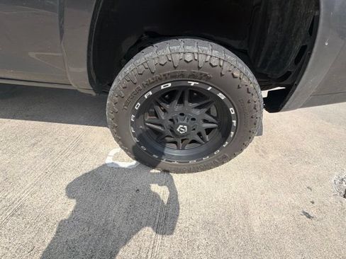 Used 2020 Toyota 4Runner SR5 AWD/4WD image 16