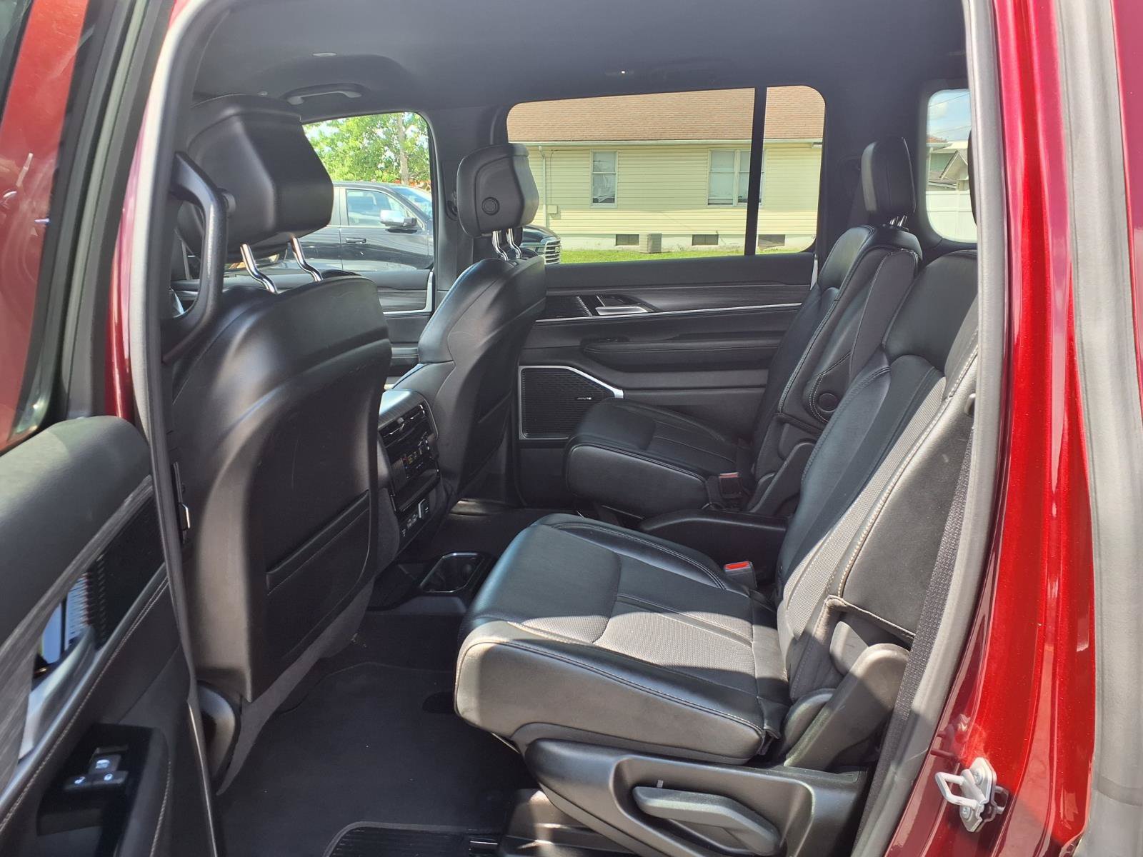 Used 2024 Jeep Wagoneer Series II AWD/4WD image 26