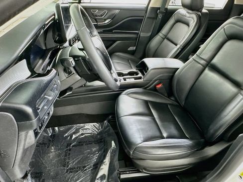 Used 2023 Lincoln Corsair FWD w/ Rear Removable Package Tray image 9