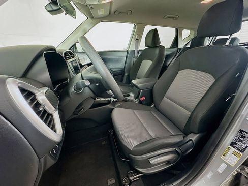 Used 2025 Kia Soul LX w/ LX Technology Package FWD image 13