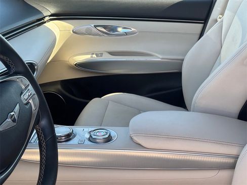 Used 2023 Genesis GV70 2.5T w/ Select Package image 11