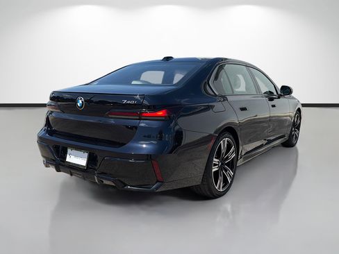 New 2026 BMW 740i w/ Premium Package RWD image 3